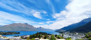 Spacious Home with Awesome Lake Views Queenstown
